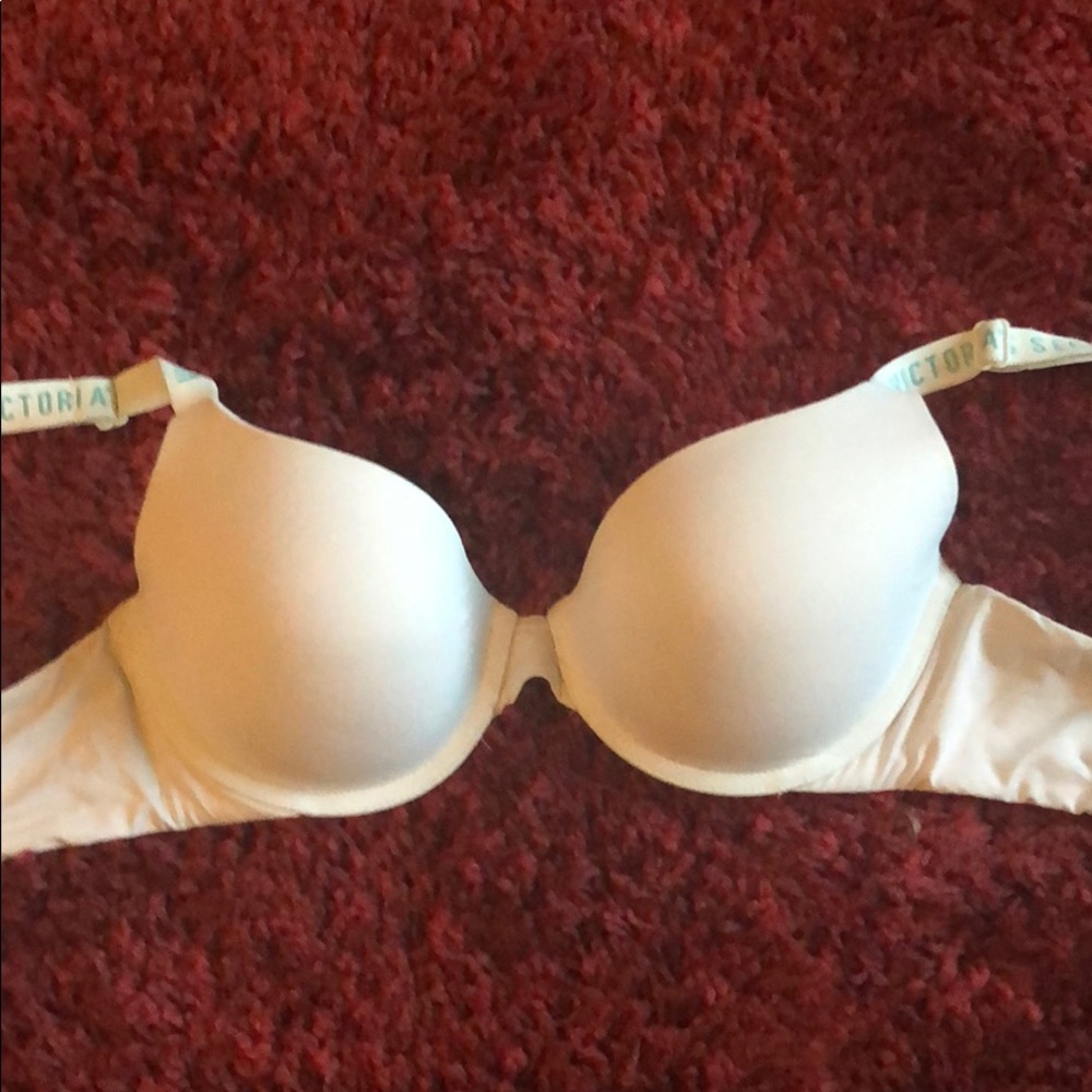 Victoria Secret Bra. 34B.